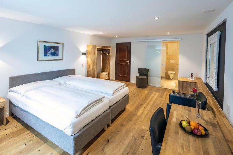 Classic Double Room image 1
