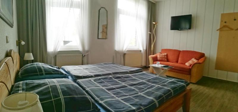 Double Room with Extra Bed image 3