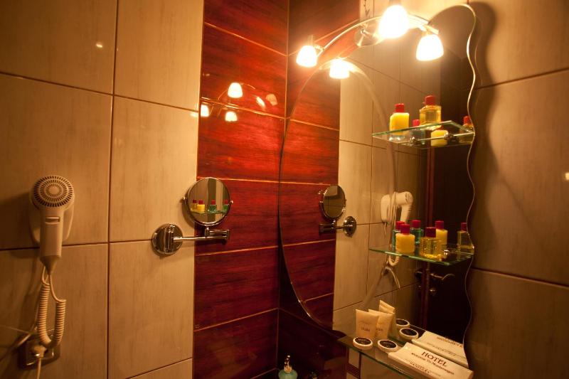 Twin Room image 3