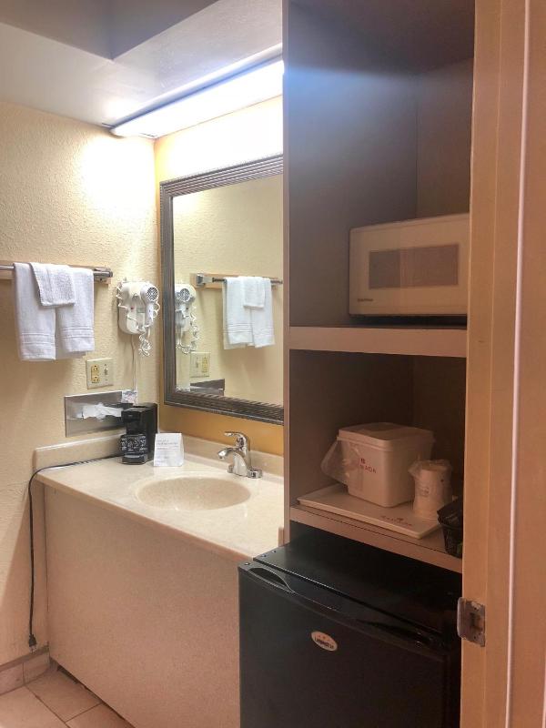 King Suite - Non-Smoking image 2