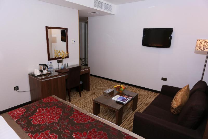 Deluxe King Room image 4