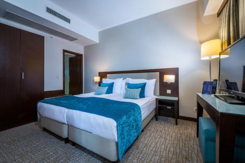 Suite with City View image 4