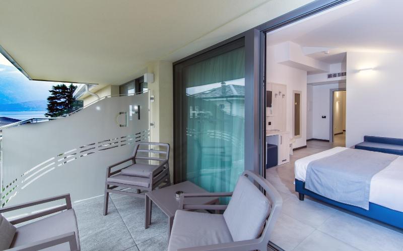 Triple Room with Balcony image 3