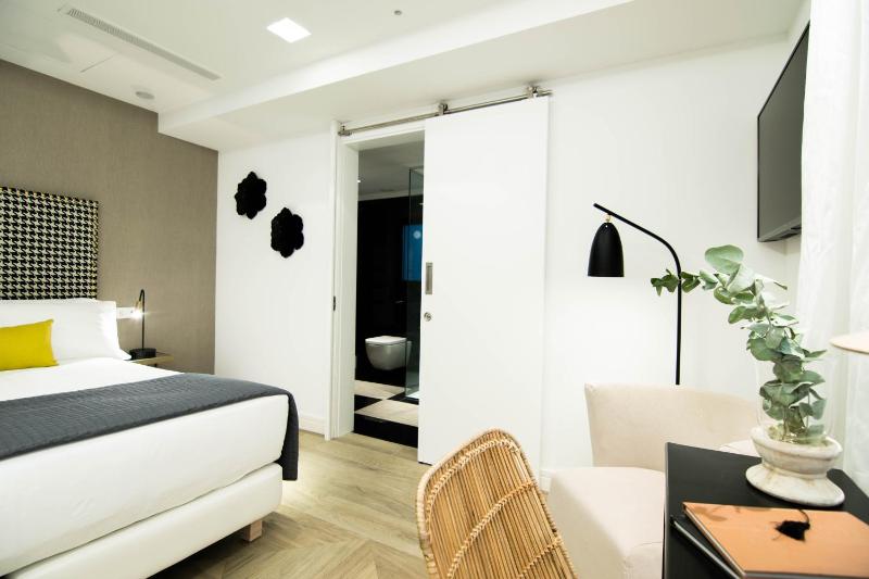 Interior Double Room image 3