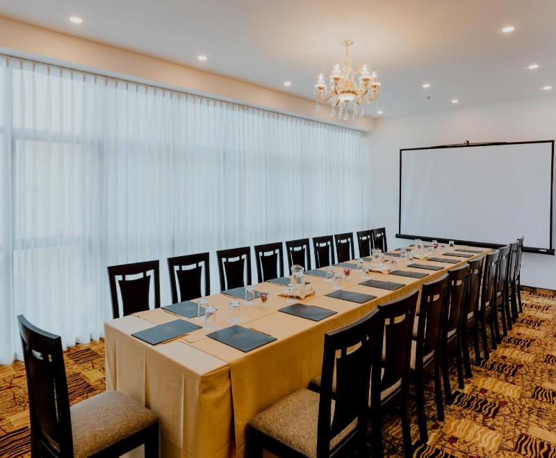Nobility Grand Hotel - image 13