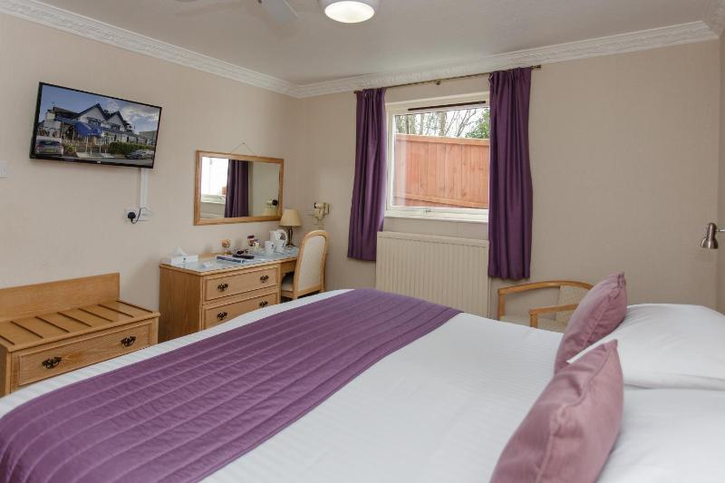 Standard King Room image 4