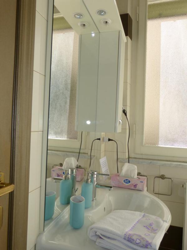 Double Room with Private Bathroom image 3
