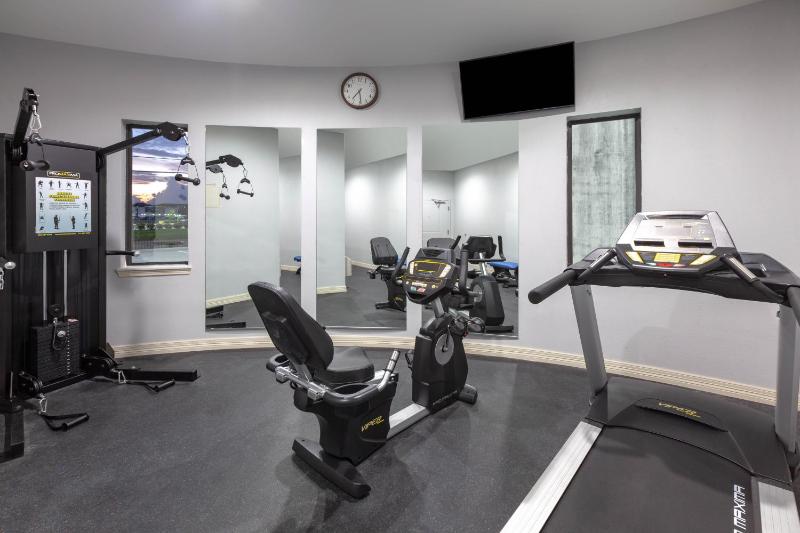 Baymont Inn & Suites Houston Hobby Airport - image 16