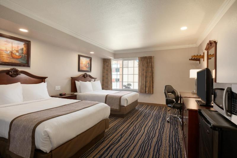 Double Room with Two Double Beds - Non-Smoking image 2