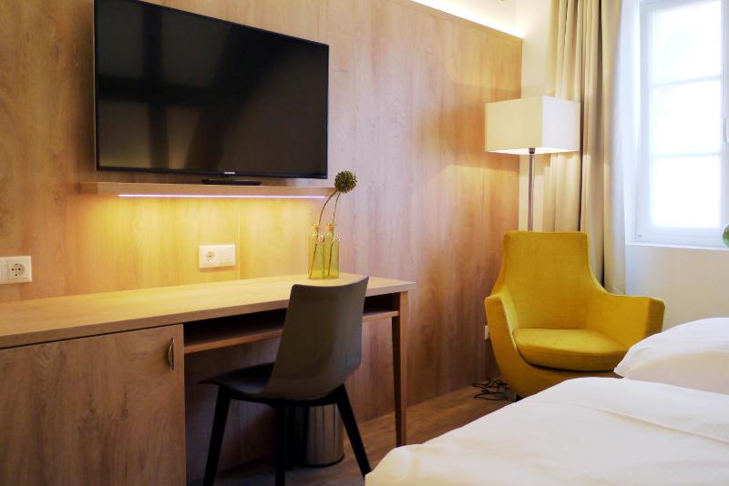Double Room image 3