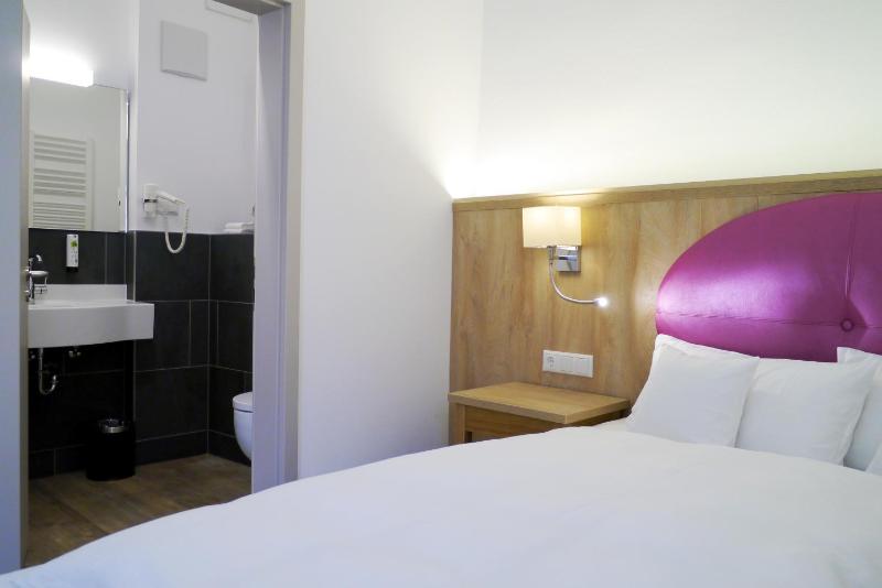 Single Room image 2