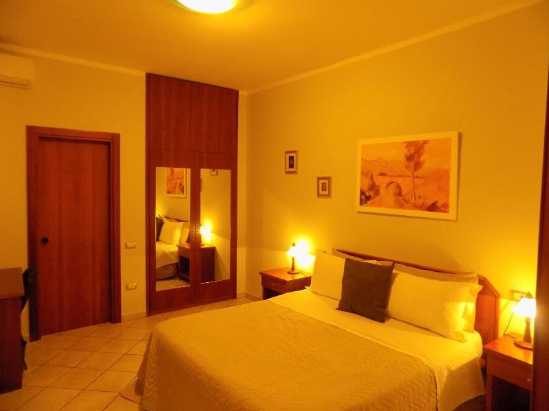 Double Room image 4