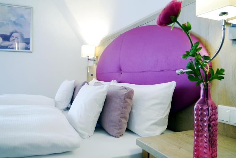 Double Room with Balcony image 2