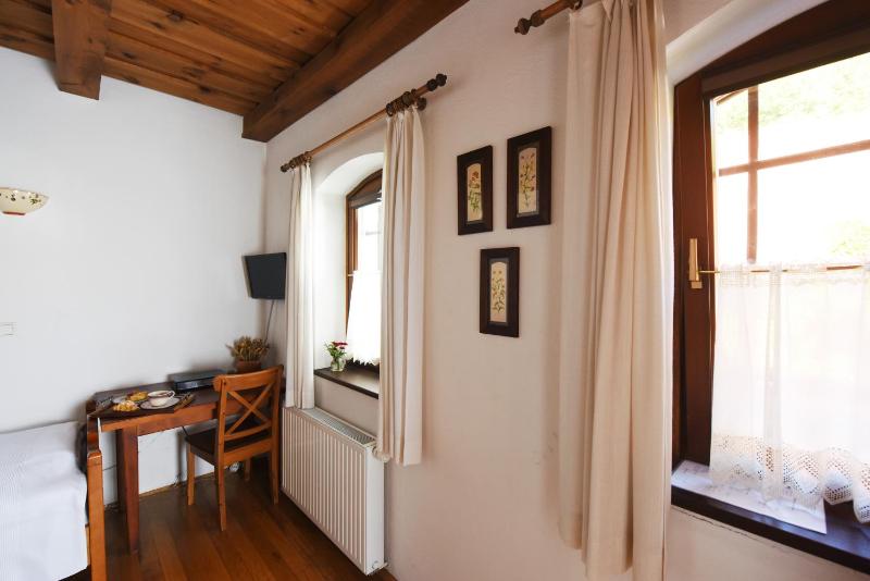Single Room image 4