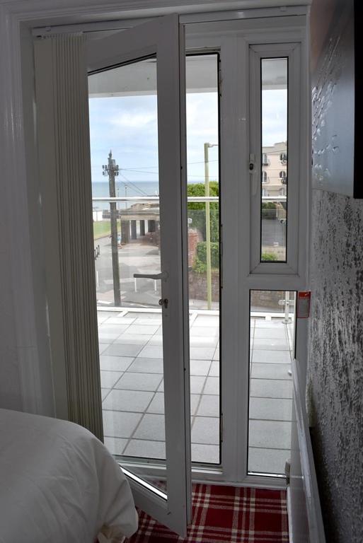 Deluxe Suite with Sea View image 2