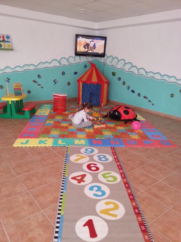 Hotel Oasis Atalaya - image 16
