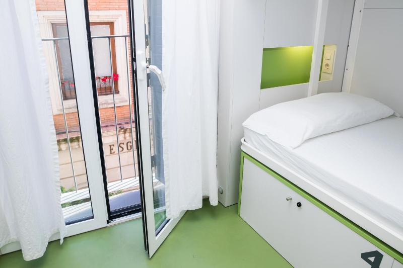 Bed in 4-Bed Dormitory Room image 3