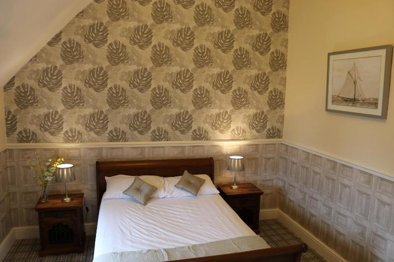 Double Room with Shared Bathroom image 1