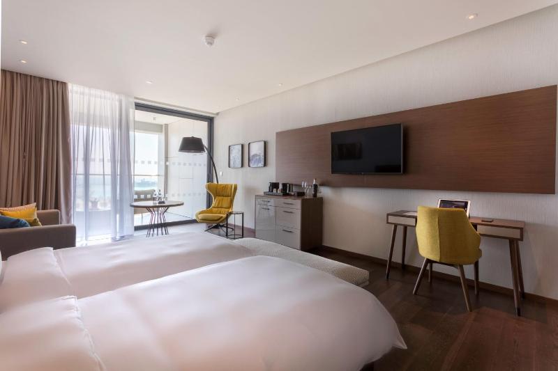 Premium Room with Sea View image 4