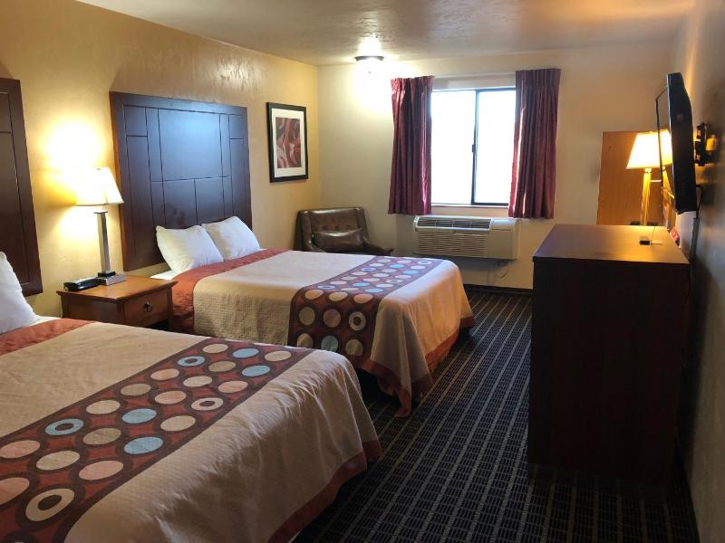 Deluxe Queen Room with Two Queen Beds - Non-Smoking image 4