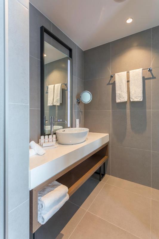 Superior Room with City View image 4