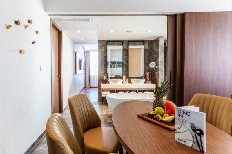 Suite with Panoramic View image 4