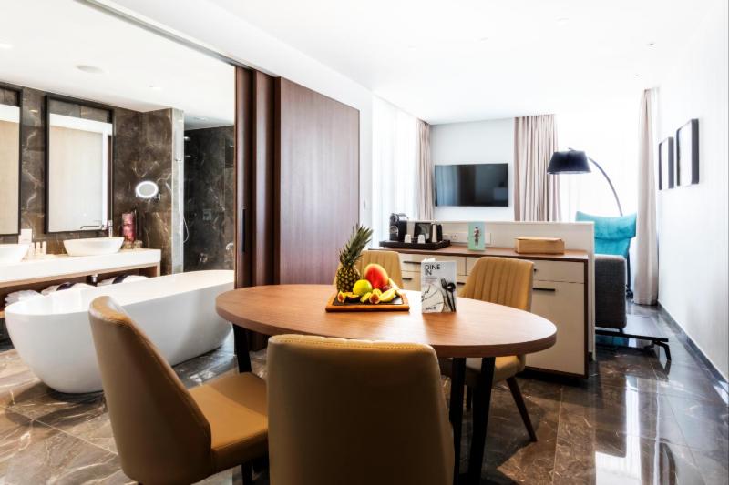 Suite with Panoramic View image 2