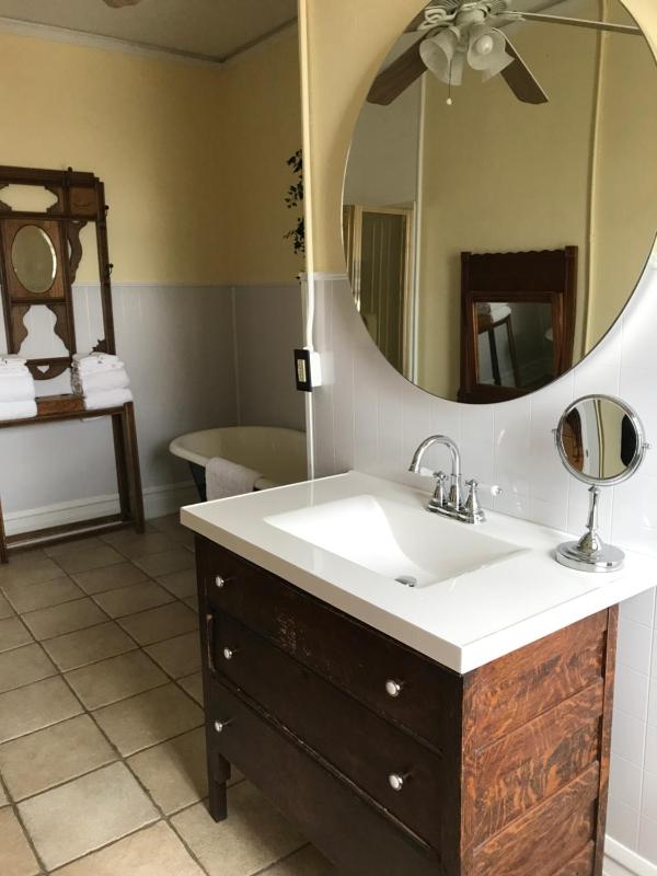 Suite with Garden View image 4