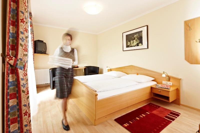 Double Room image 4