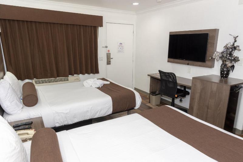 Double Room with Two Double Beds image 4
