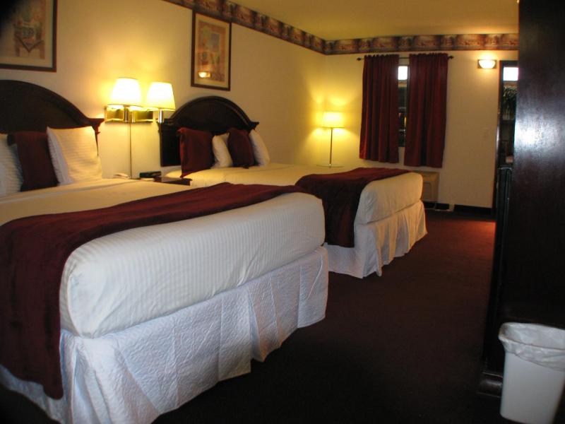 Deluxe Double Room (2 Adults + 1 Child) image 2