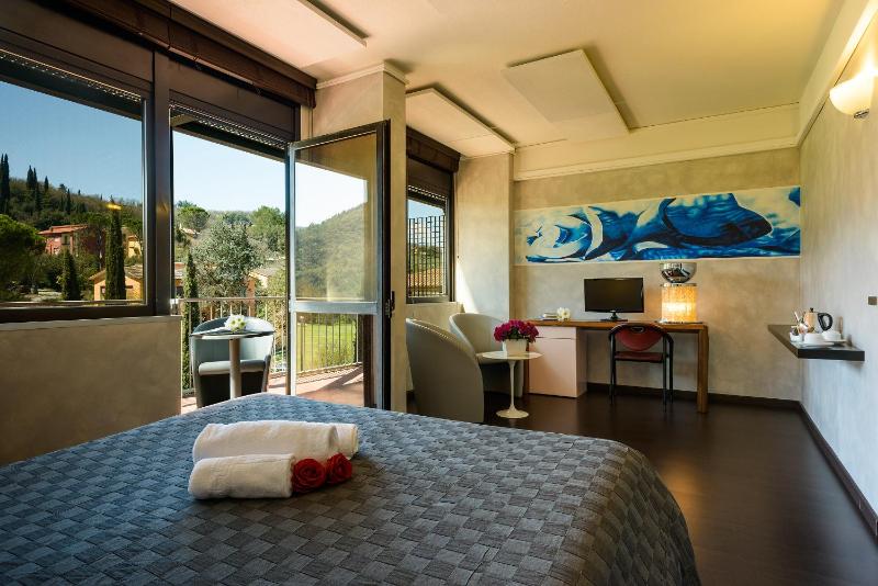 Single Room image 4