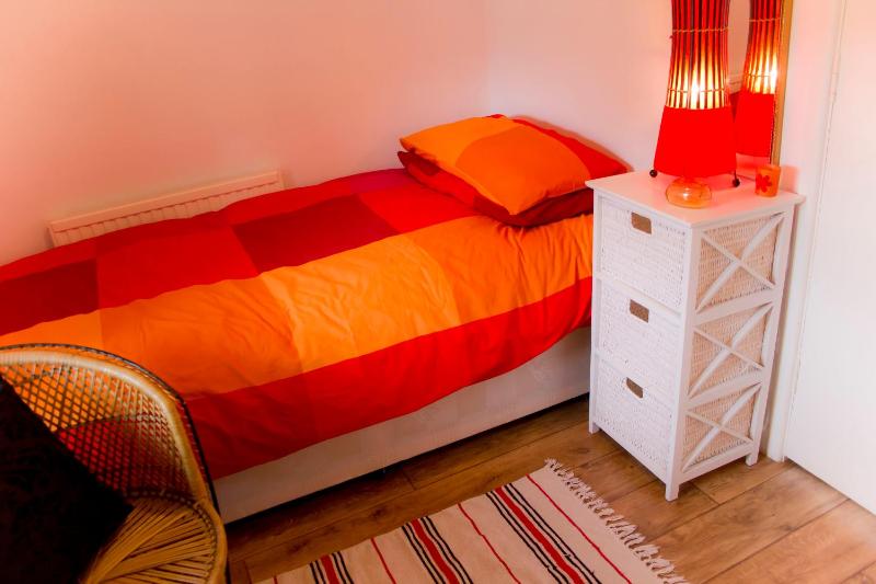 Single Room image 4