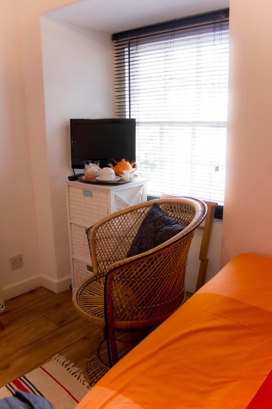 Single Room image 3
