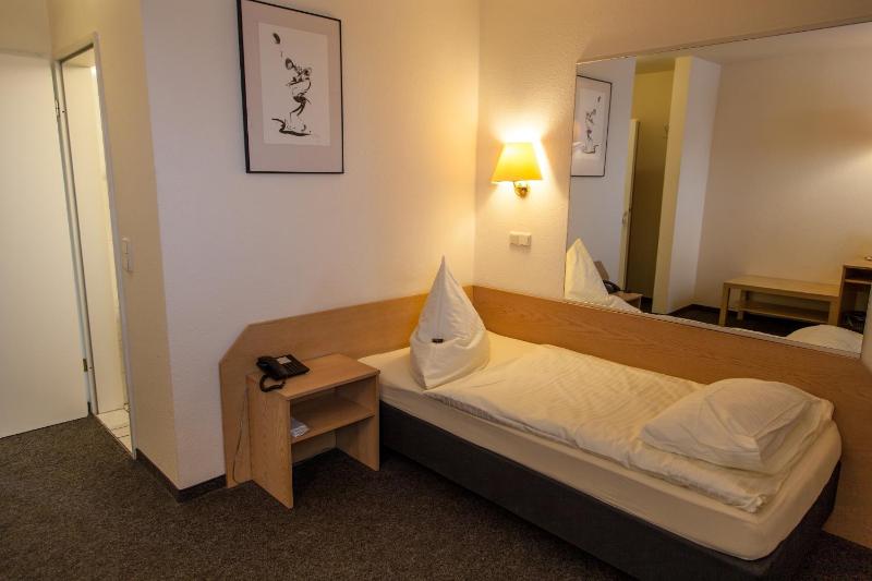 Economy Single Room image 2