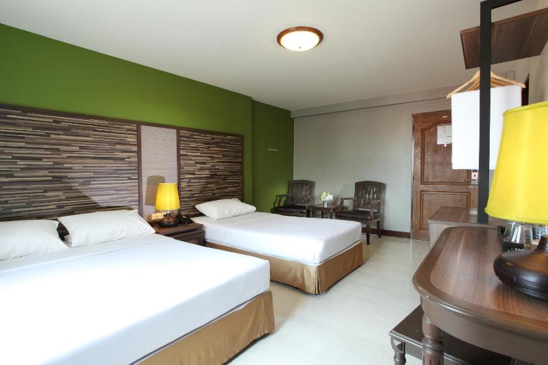 Deluxe Triple Room image 1