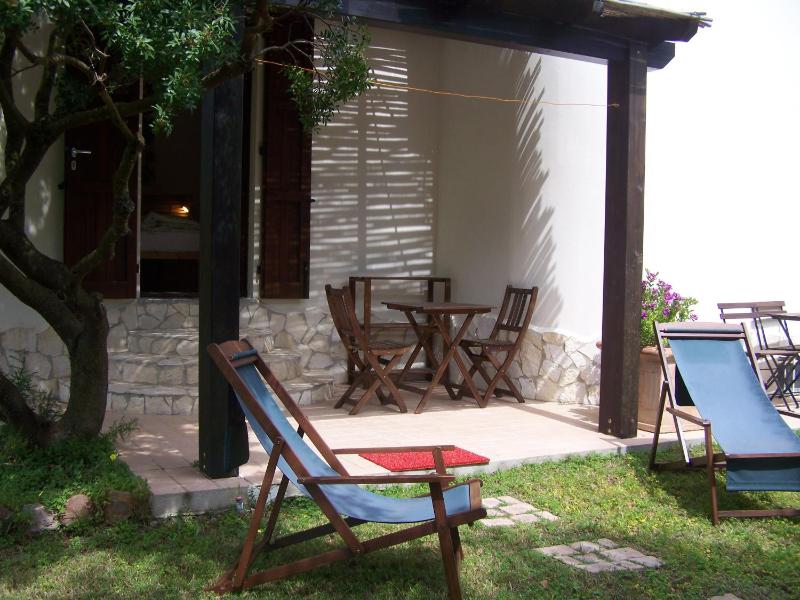 One-Bedroom Apartment image 2