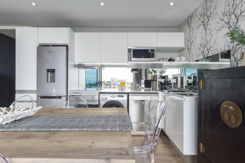 One-Bedroom Apartment image 2