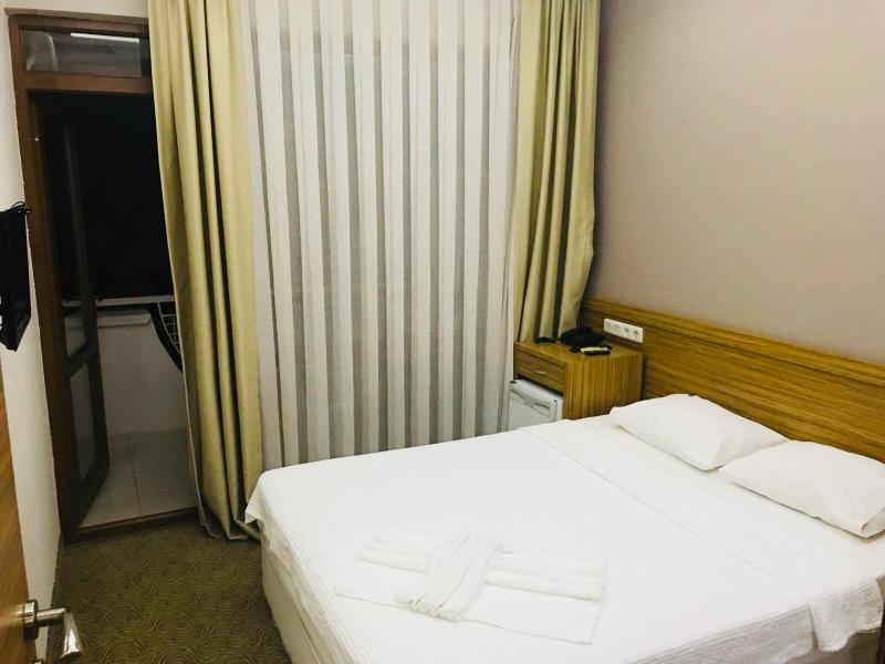 Standard Double or Twin Room image 3