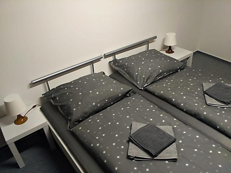 Standard Double Room with Shared Bathroom image 1