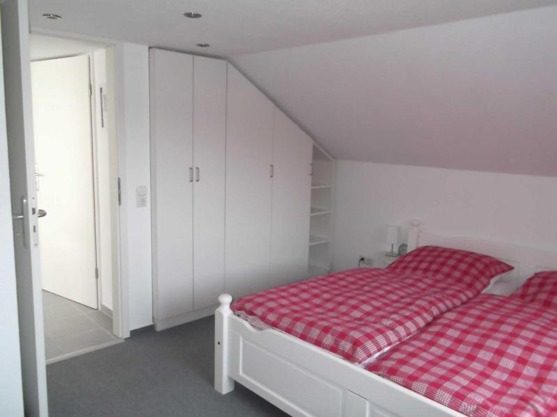 One-Bedroom Apartment image 4