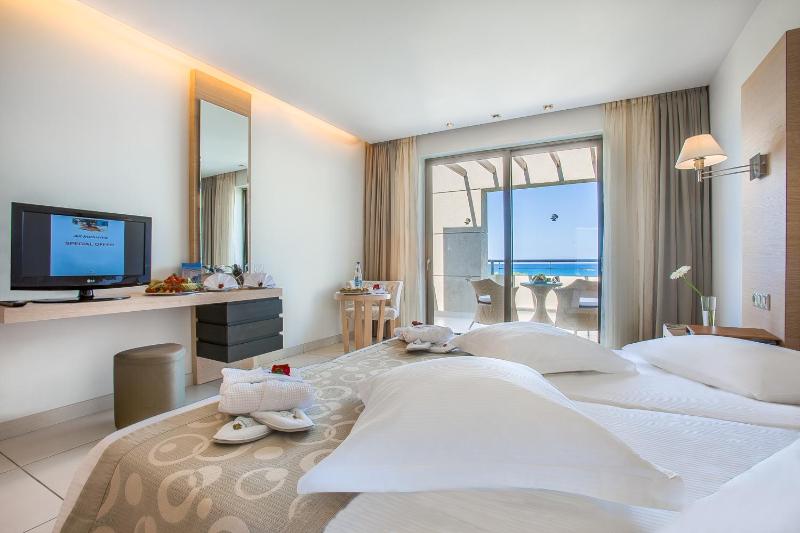 Double Room with Sea View image 1
