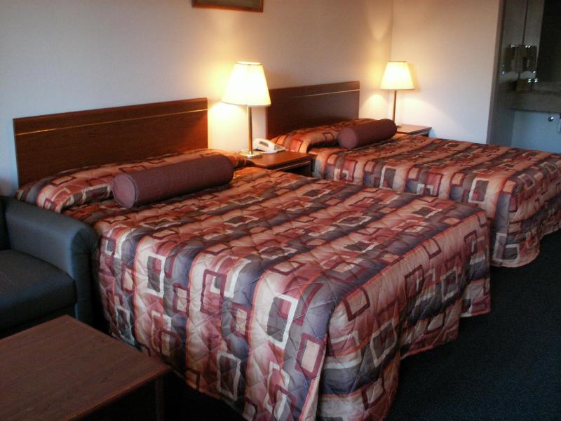 Queen Room with Two Queen Beds image 3