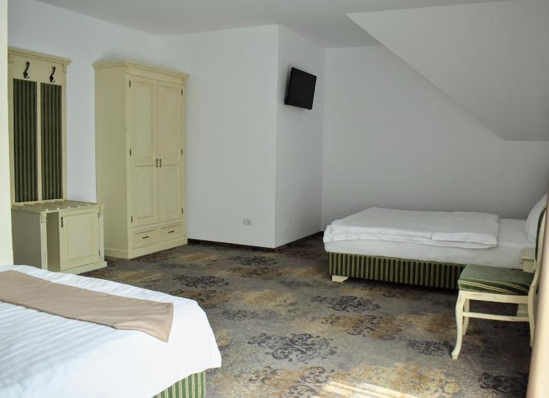 Junior Suite with Balcony image 3