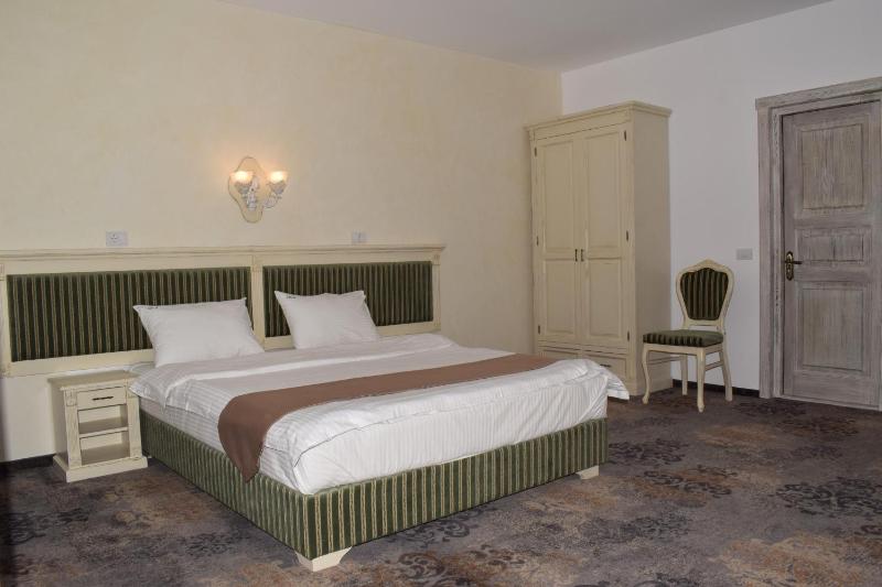 Superior Double Room image 3