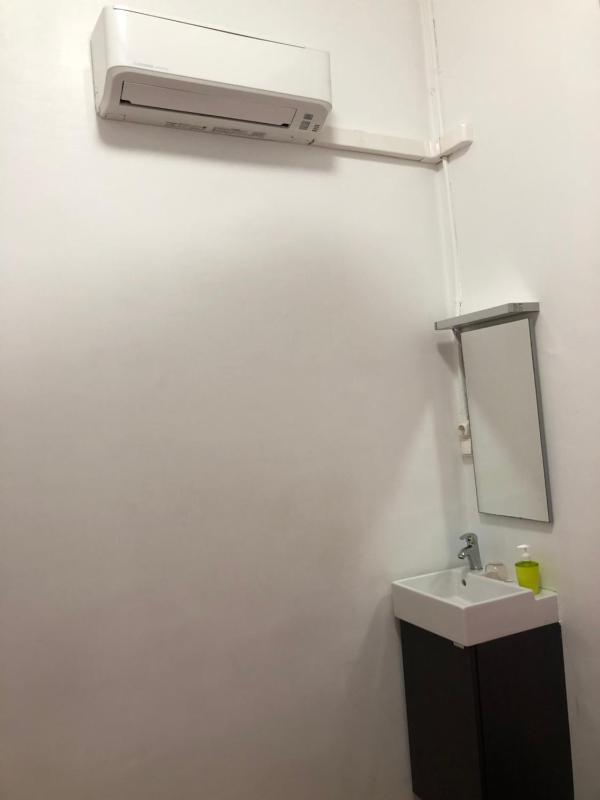 Budget Double Room with Shared Bathroom image 3