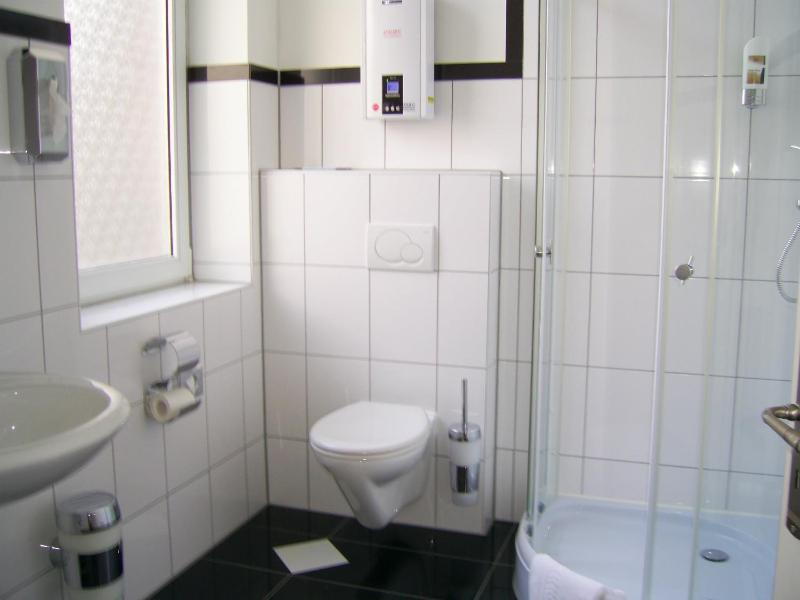 Single Room image 3