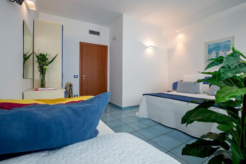 One-Bedroom Apartment image 3