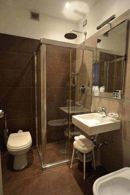 Comfort Large Double Room with Balcony and Lateral Sea View image 3