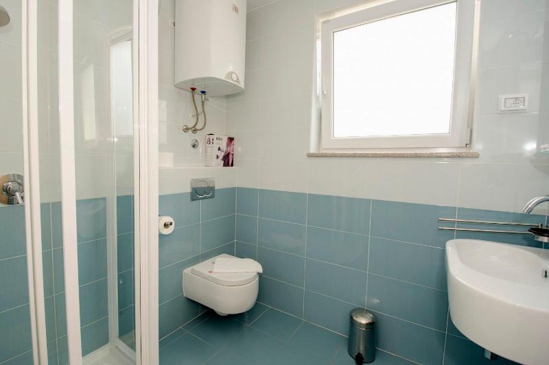 One-Bedroom Apartment image 4